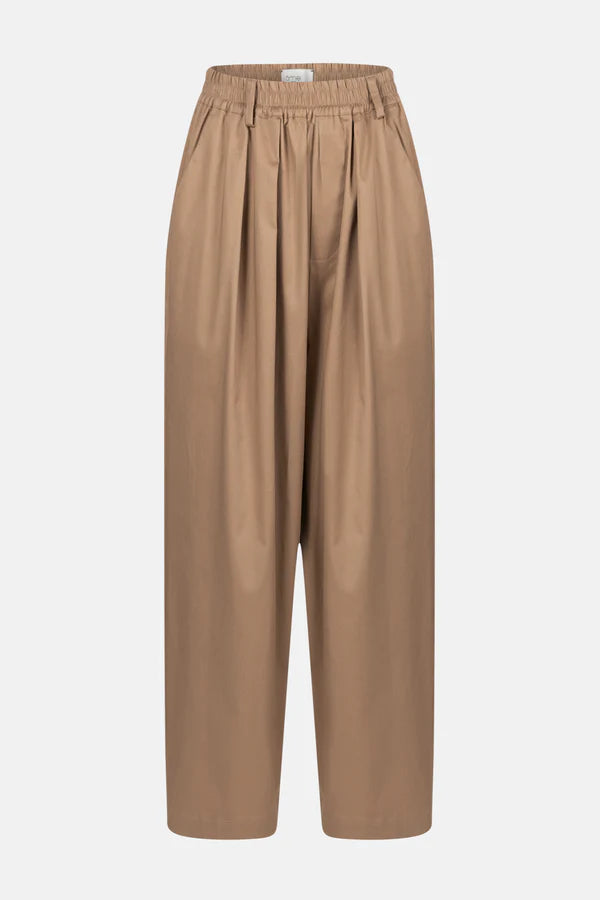 Kick pants