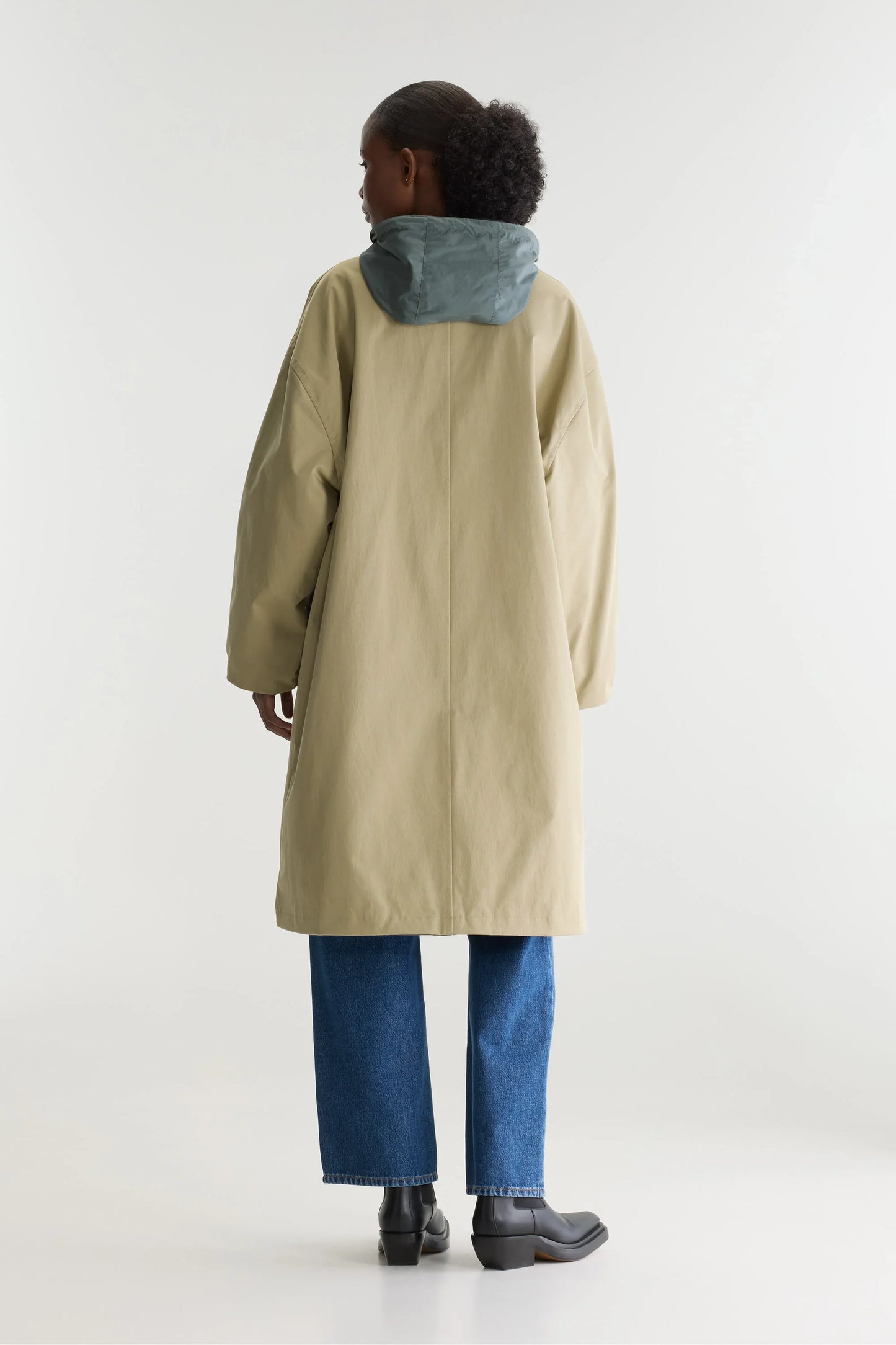 Hearty trenchcoat